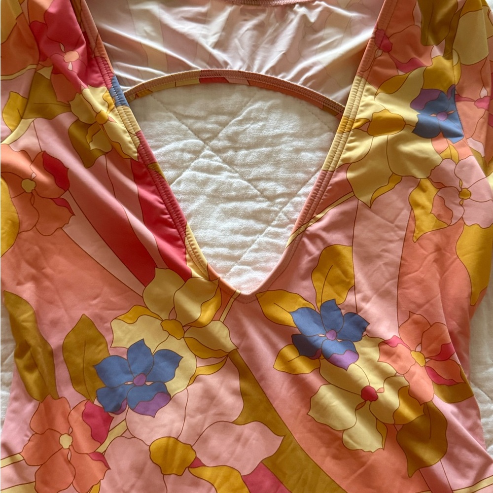 Billabong Surf Suit - Picture 3 of 5
